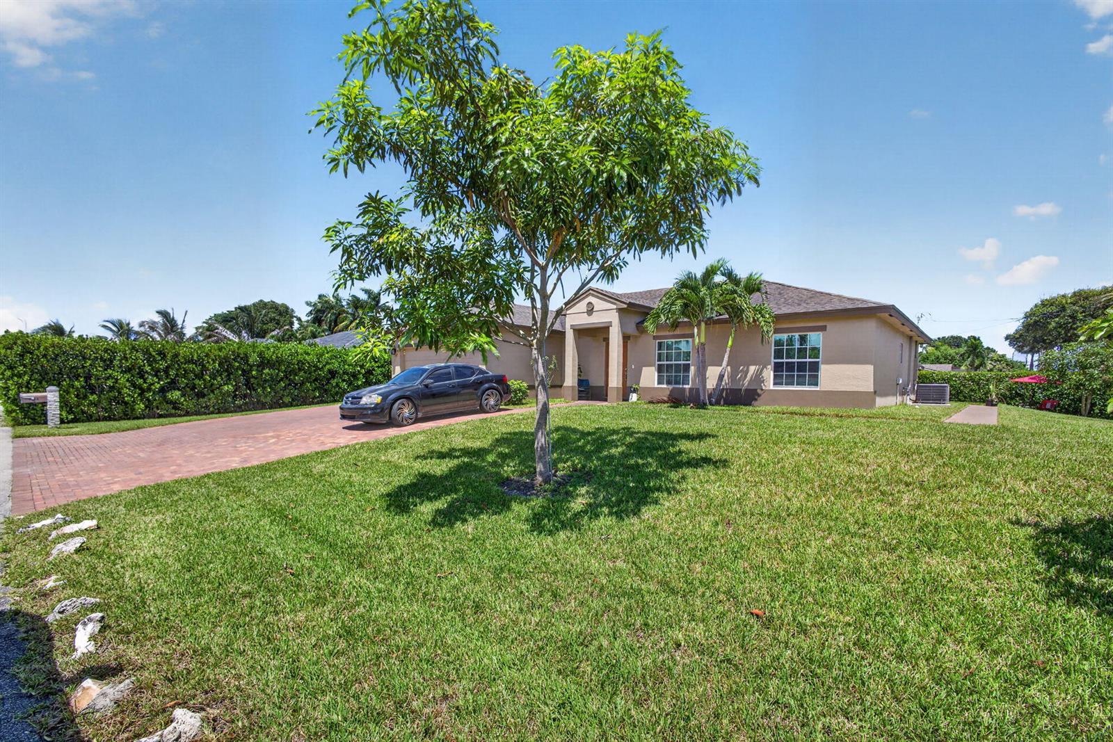 1016 CHERYL Road, Haverhill FL 33417 photo 2