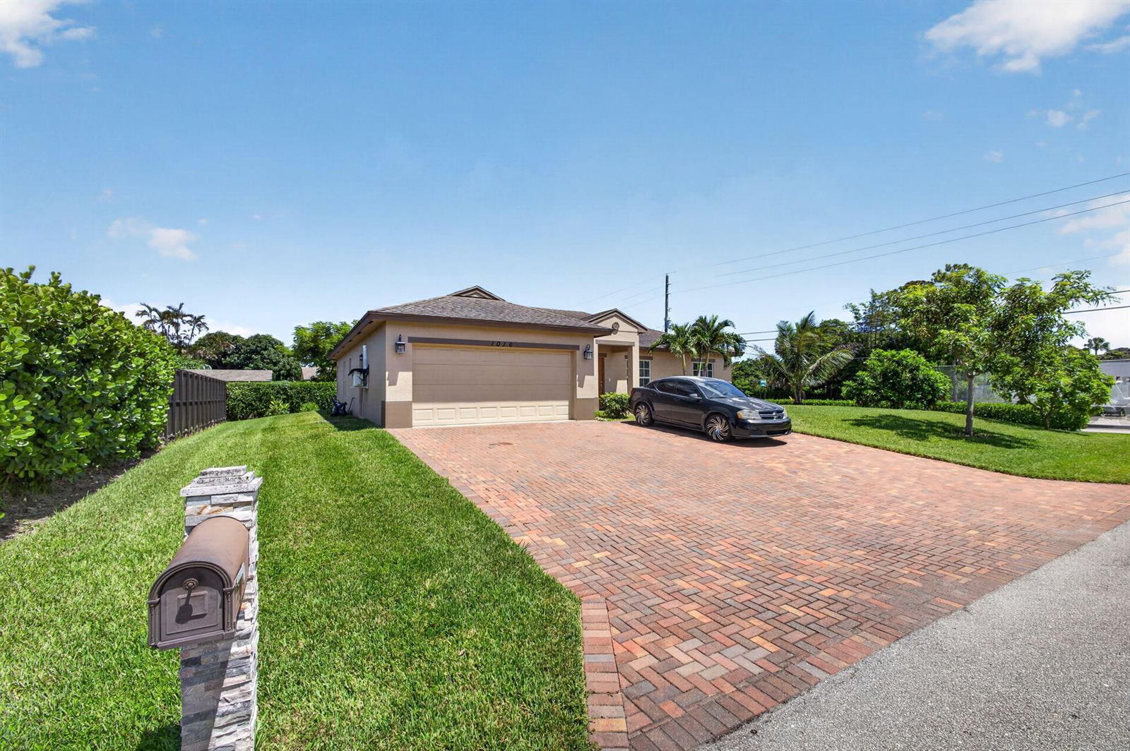 1016 CHERYL Road, Haverhill FL 33417 photo 3