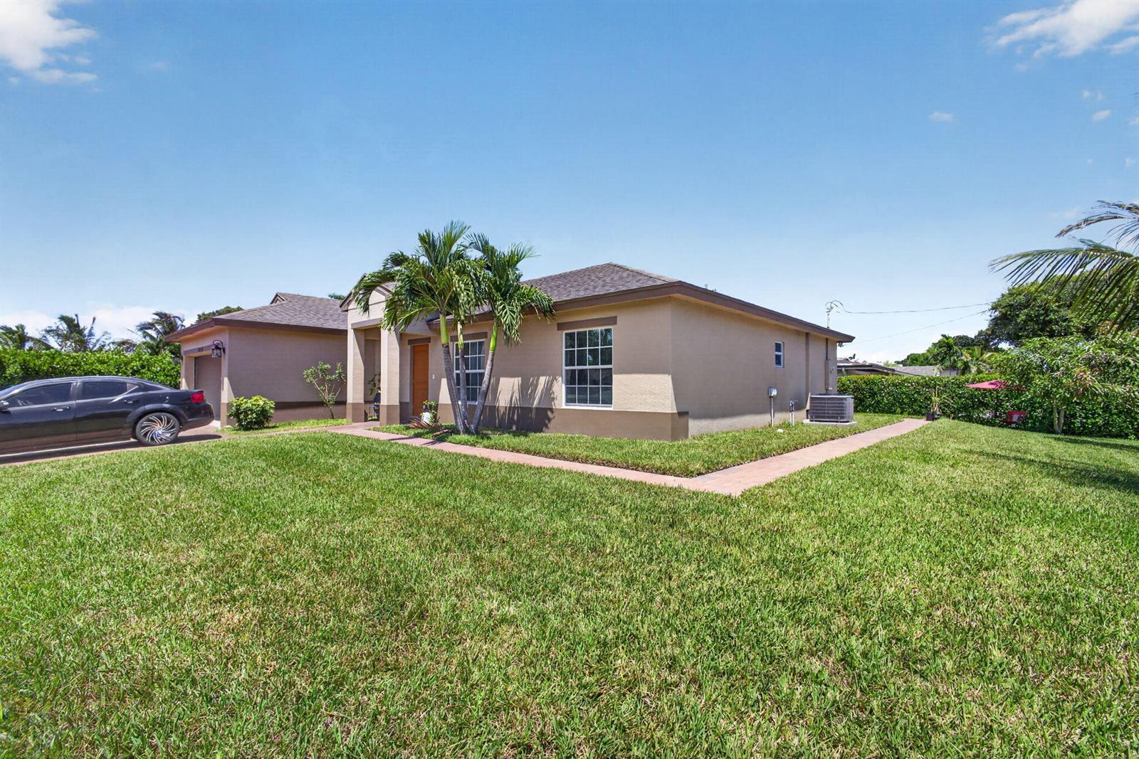 1016 CHERYL Road, Haverhill FL 33417 photo 4