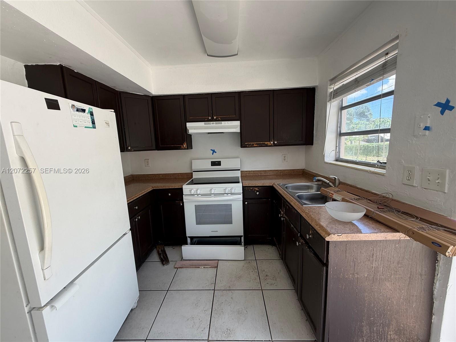 2850 NW 24th Ct, Fort Lauderdale FL 33311 photo 2