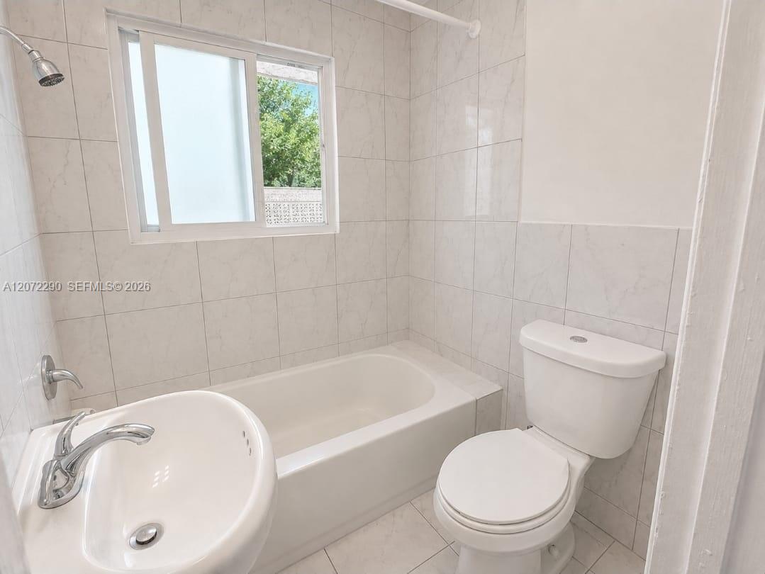 955 Buchanan St # 3, Hollywood FL 33019 photo 4