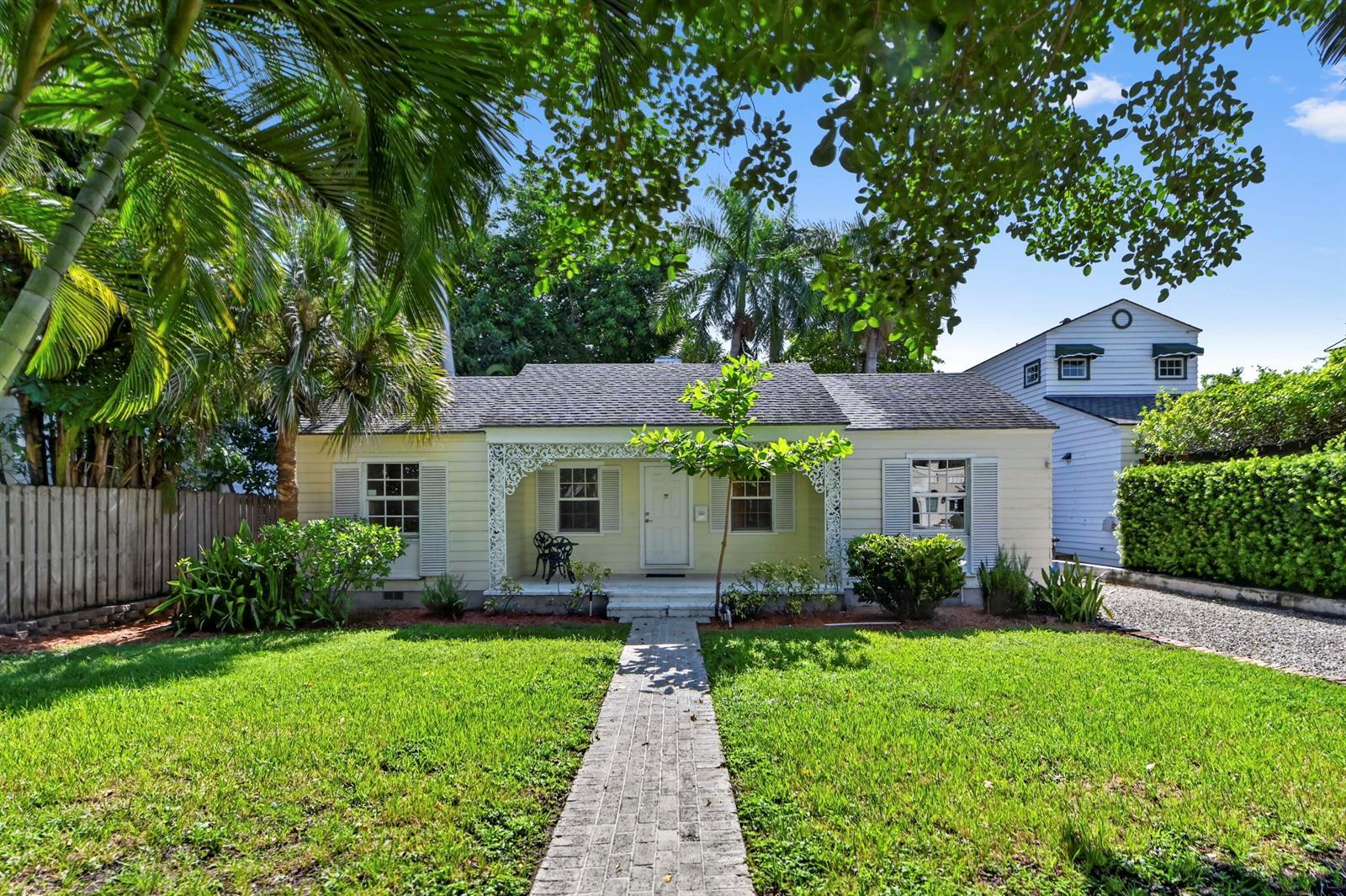 53 Palm Square, Delray Beach FL 33483