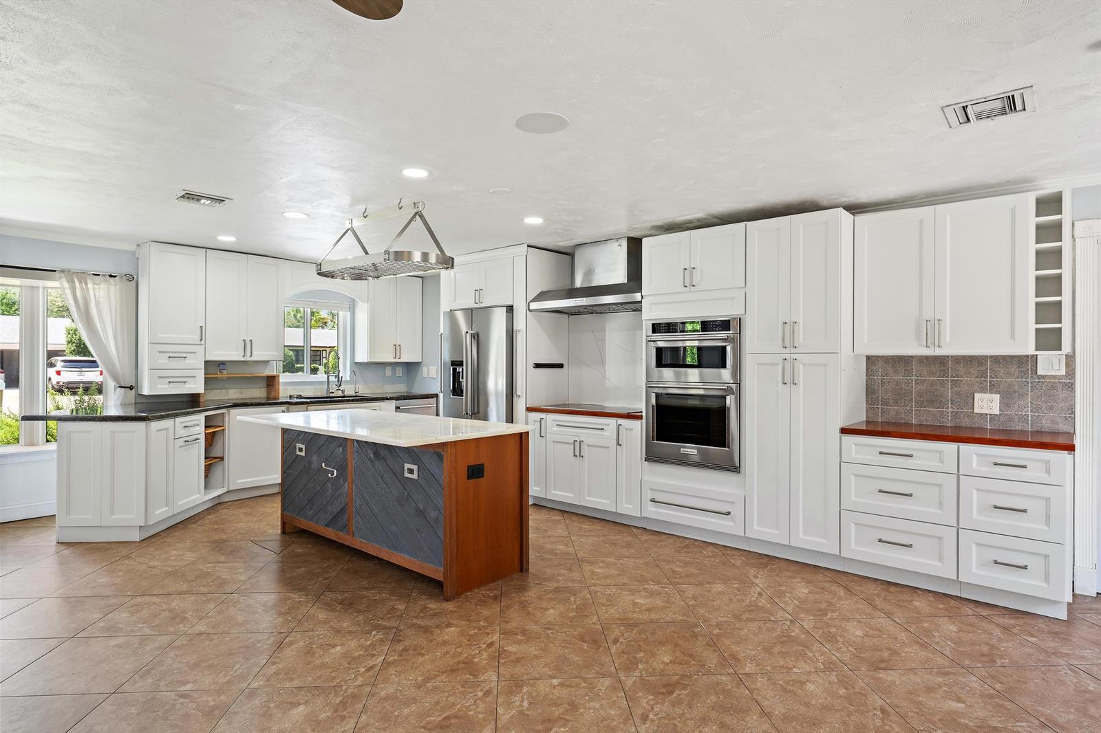 1 WINDSOR Road W, Jupiter FL 33469 photo 2