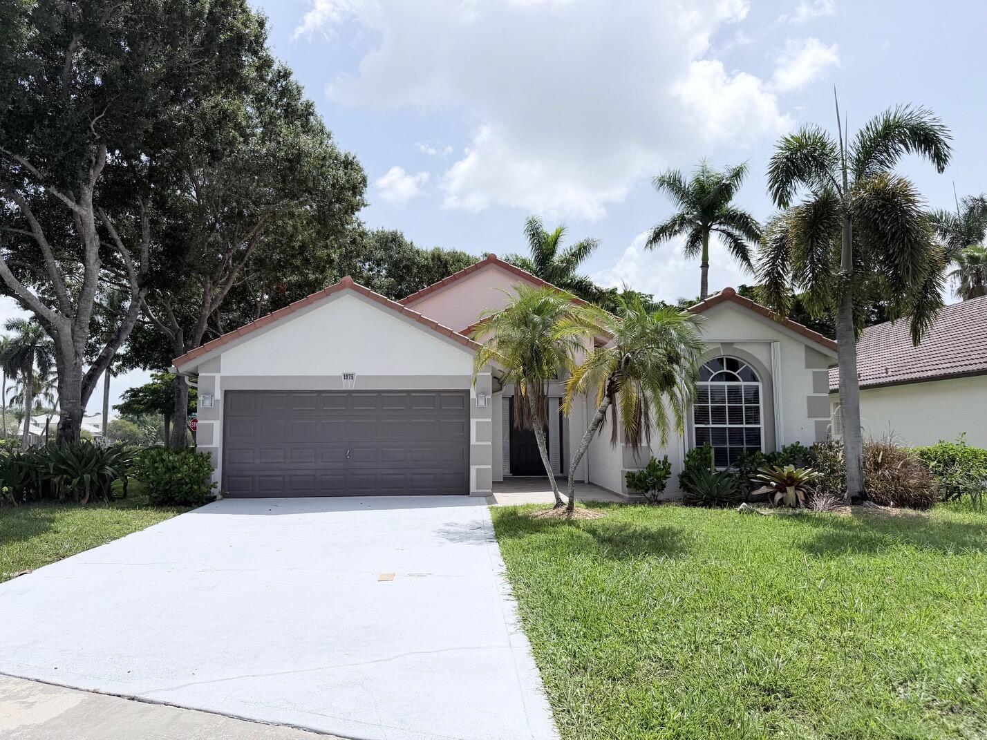 1975 Oak Berry Circle, Wellington FL 33414 photo 2