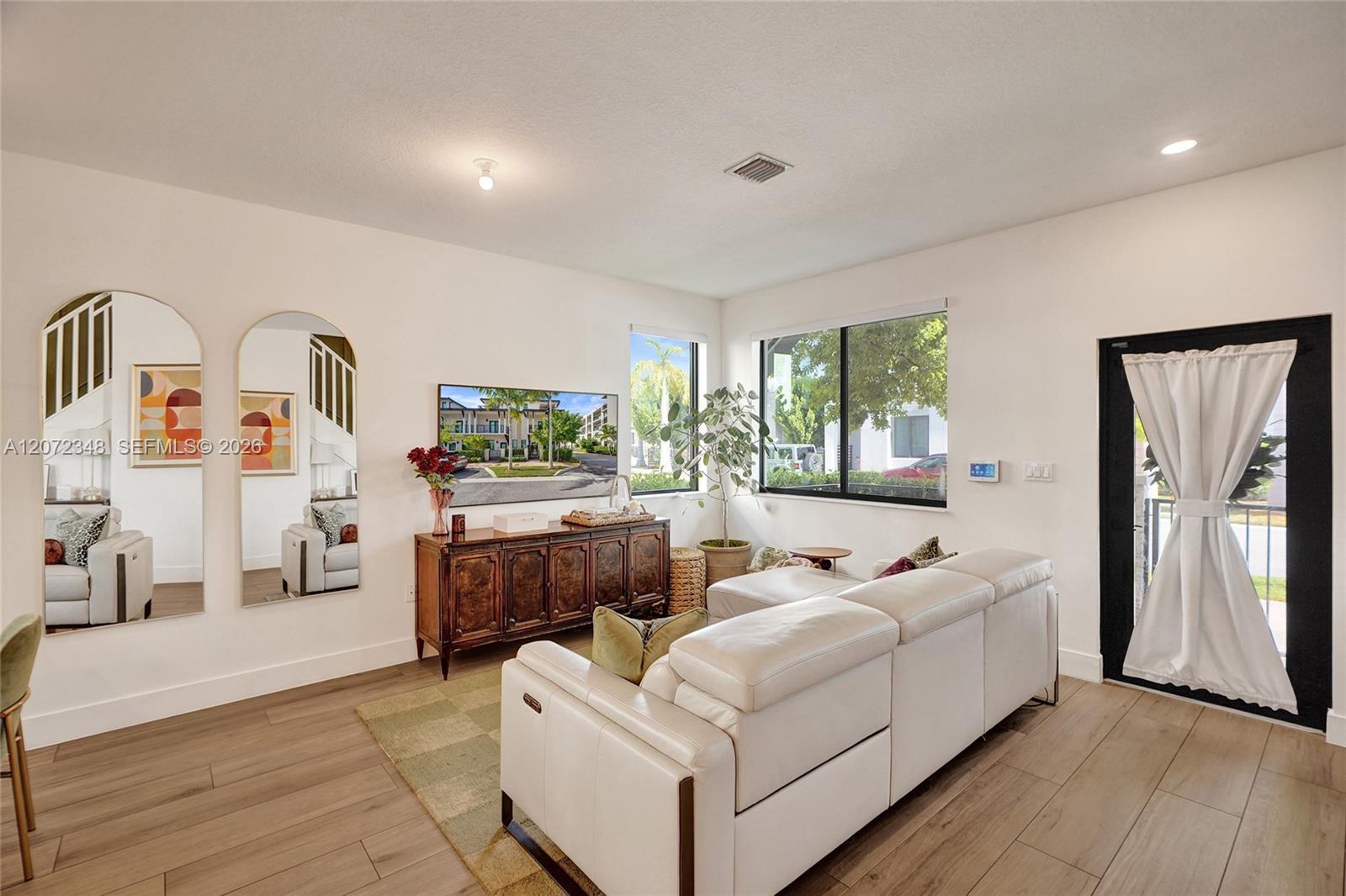 8166 NW 42nd St, Doral FL 33166 photo 4