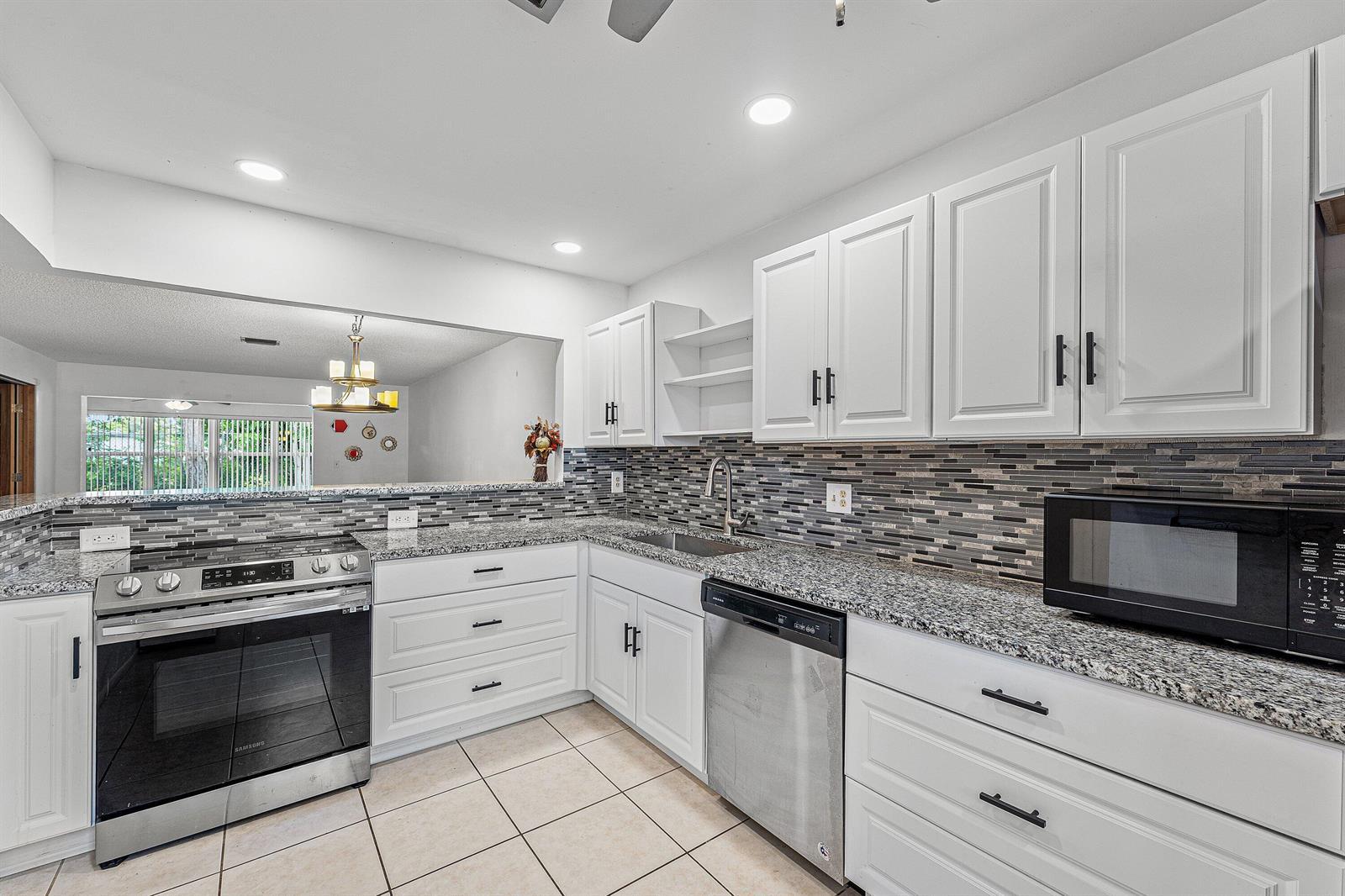 2638 GATELY Drive E # 125, West Palm Beach FL 33415