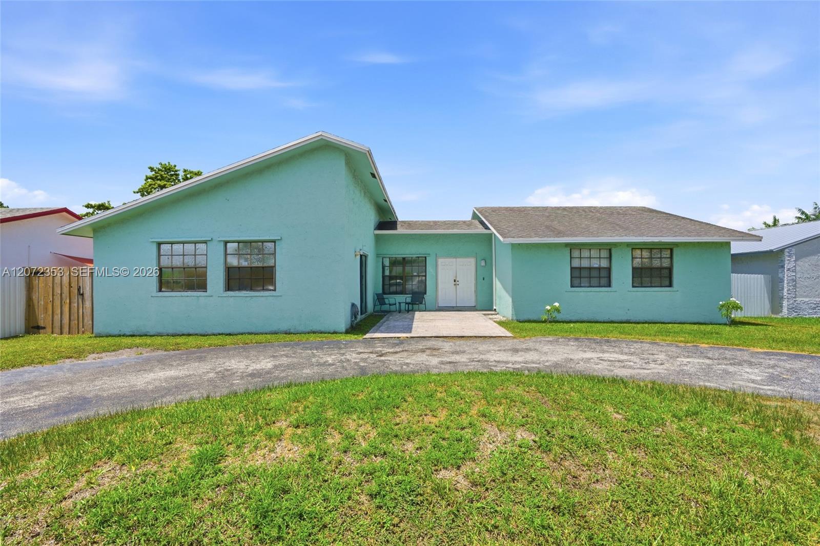 16604 SW 104th Ct, Miami FL 33157 photo 3