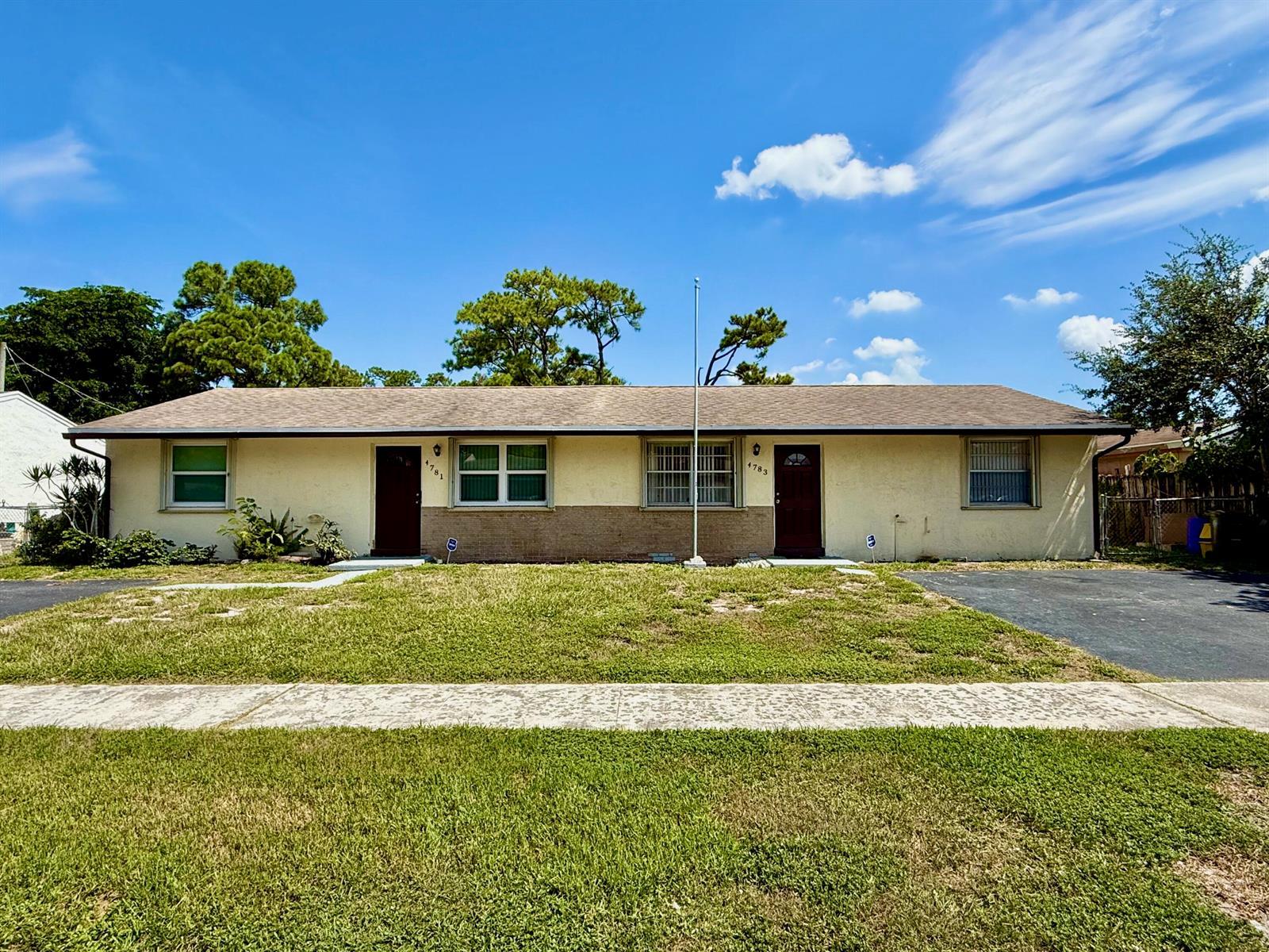 4783 Gladiator Circle, FL 33463 photo 2