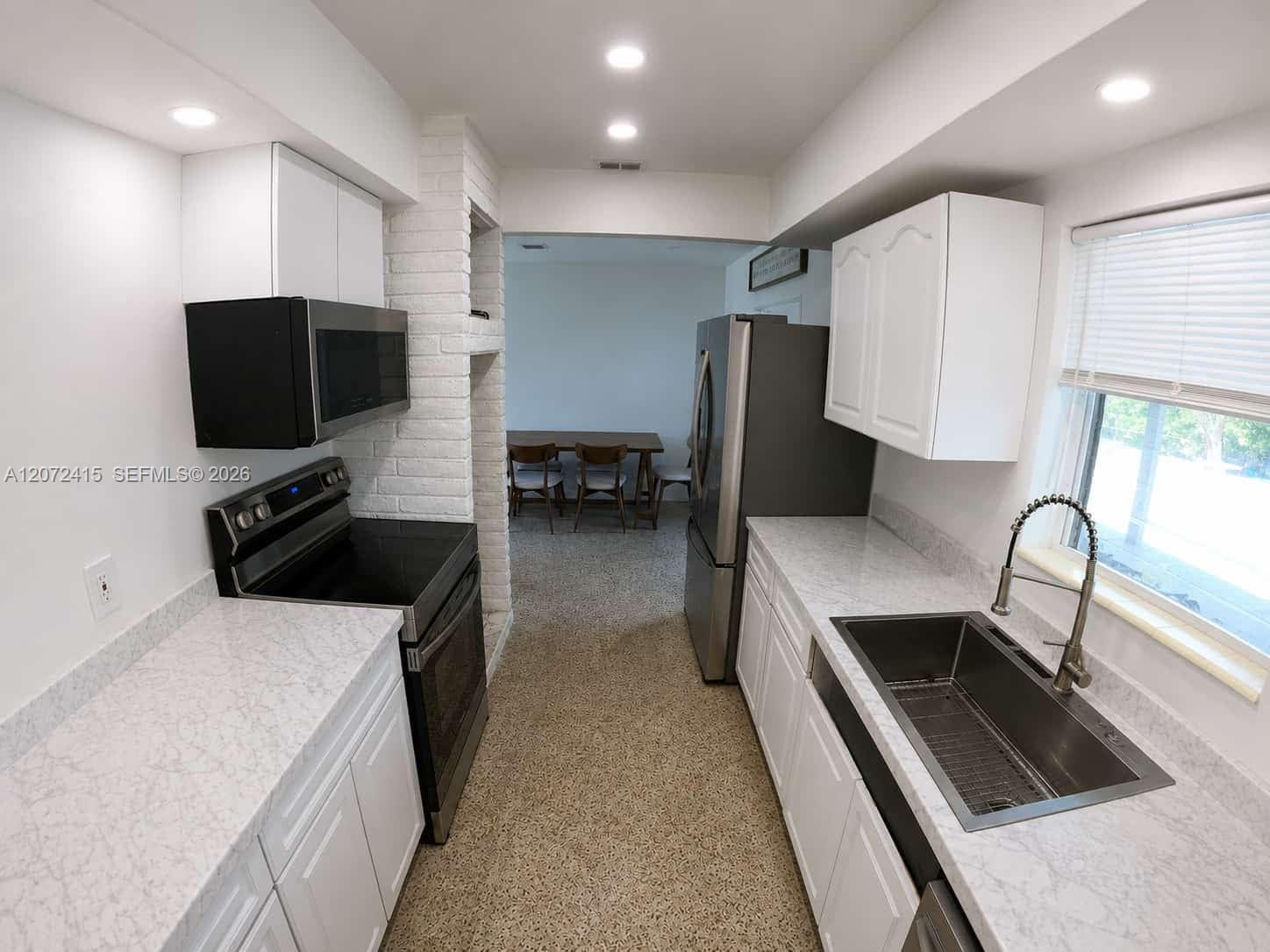 North Miami, FL 33161 photo 2