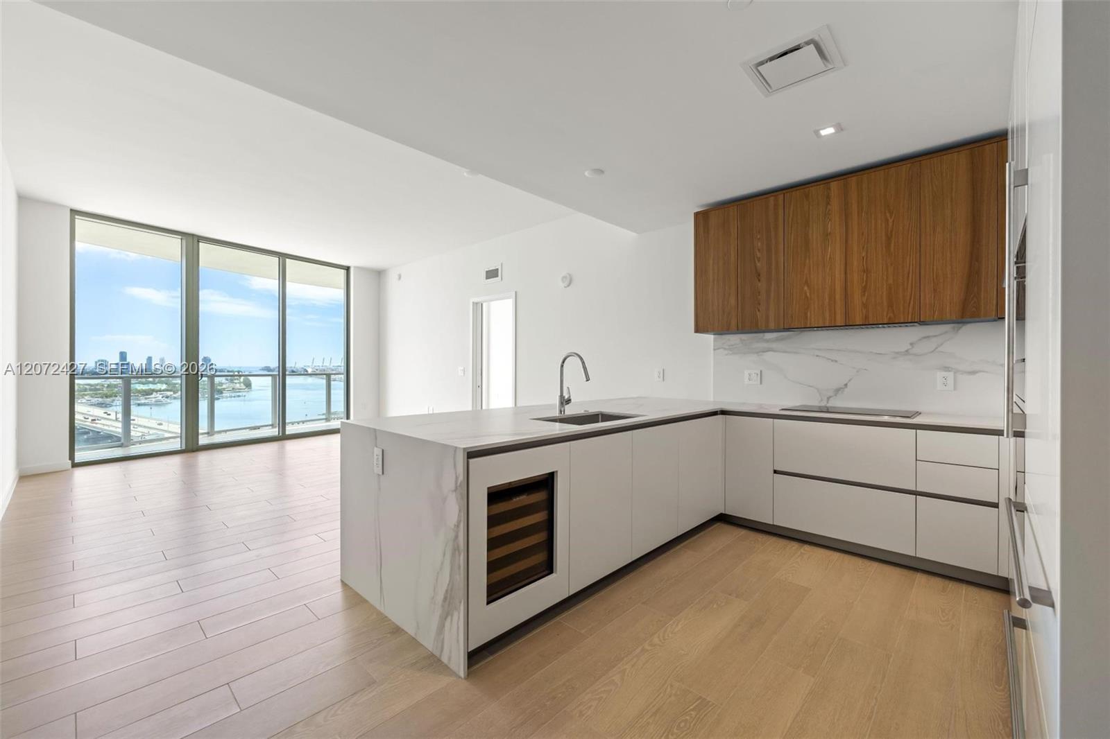 1400 Biscayne Blvd # 1903, Miami FL 33132 photo 2
