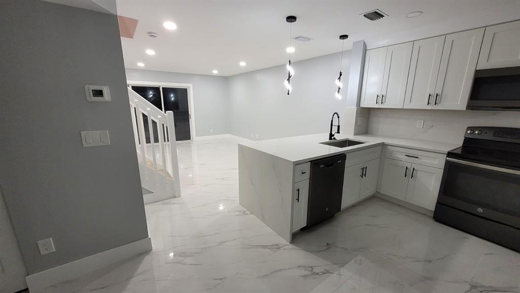 20873 NW 3RD Lane, Pembroke Pines FL 33029 photo 3