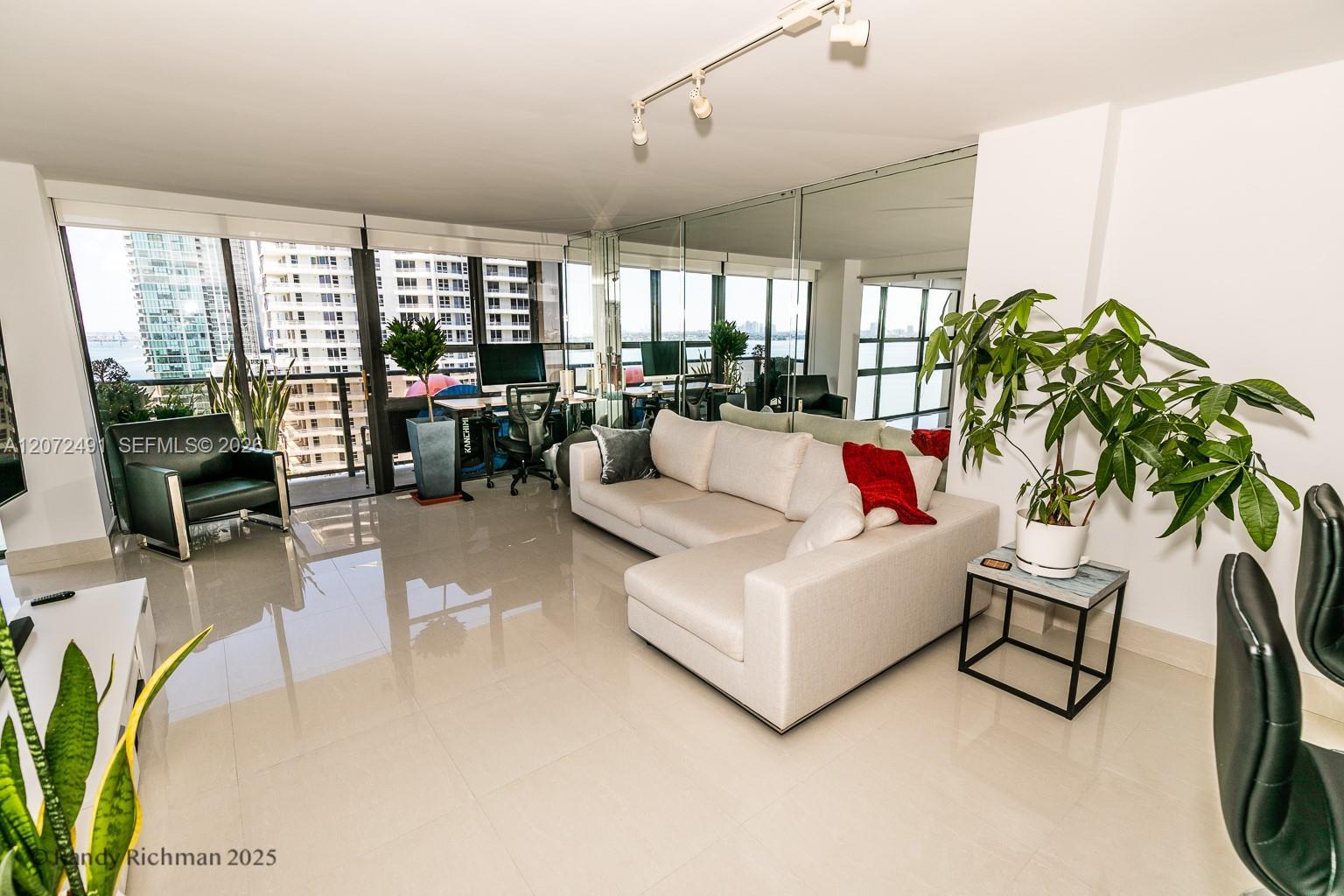 600 NE 36th St # 1820, Miami FL 33137 photo 3