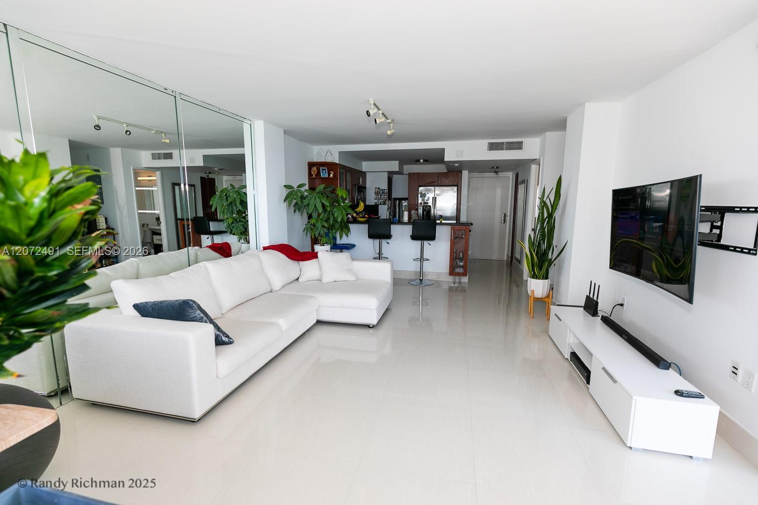 600 NE 36th St # 1820, Miami FL 33137 photo 4
