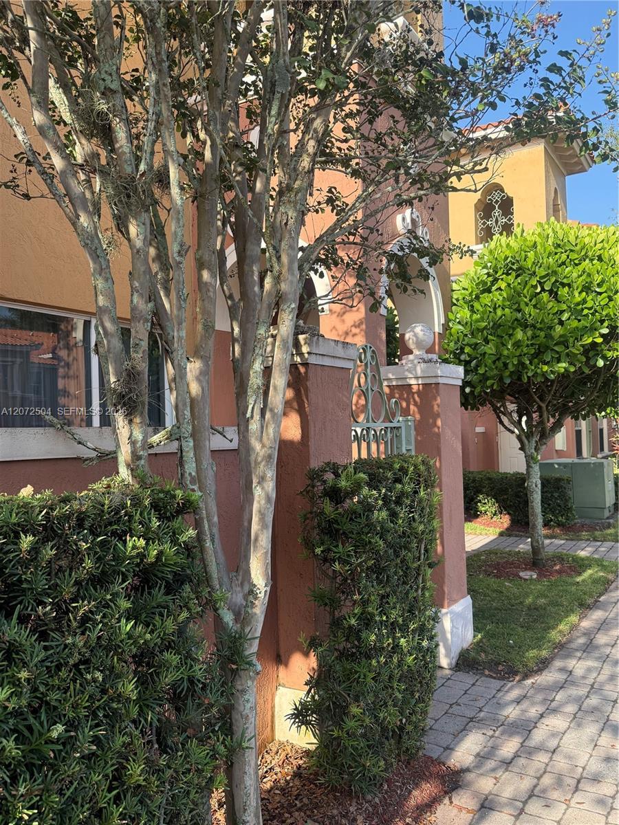 Pembroke Pines, FL 33025 photo 2