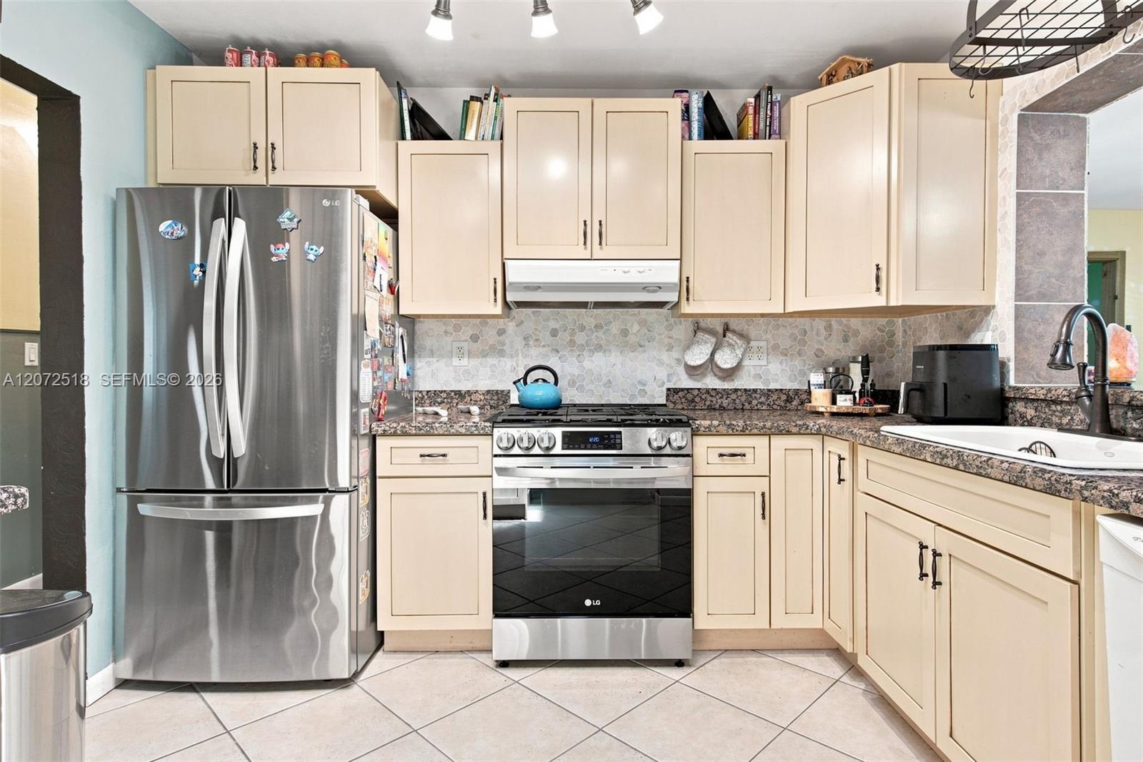 7640 NW 8th St, Pembroke Pines FL 33024 photo 5