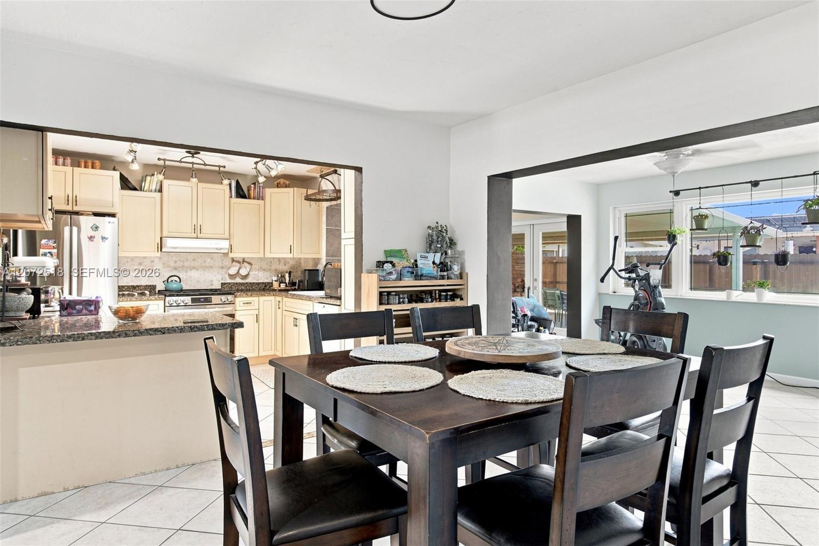7640 NW 8th St, Pembroke Pines FL 33024 photo 4