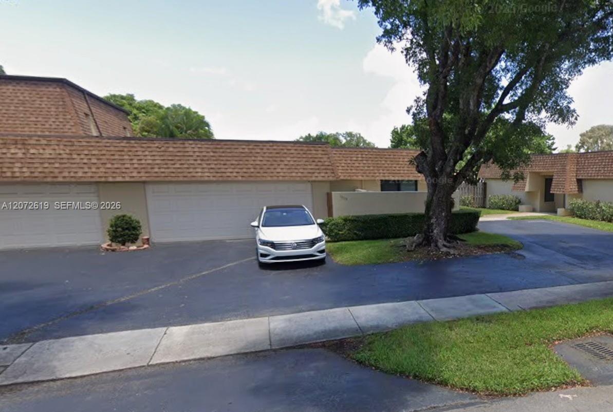 19229 E Lake Dr, Hialeah FL 33015
