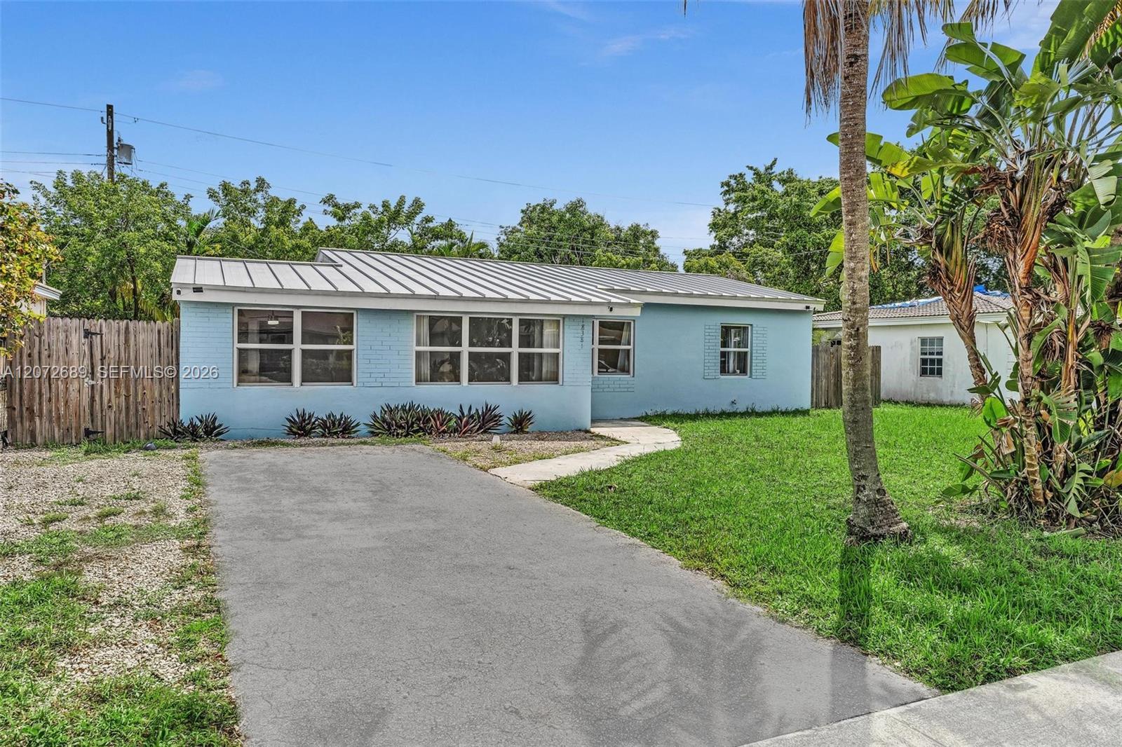 18381 NE 21st Pl, North Miami Beach FL 33179 photo 2