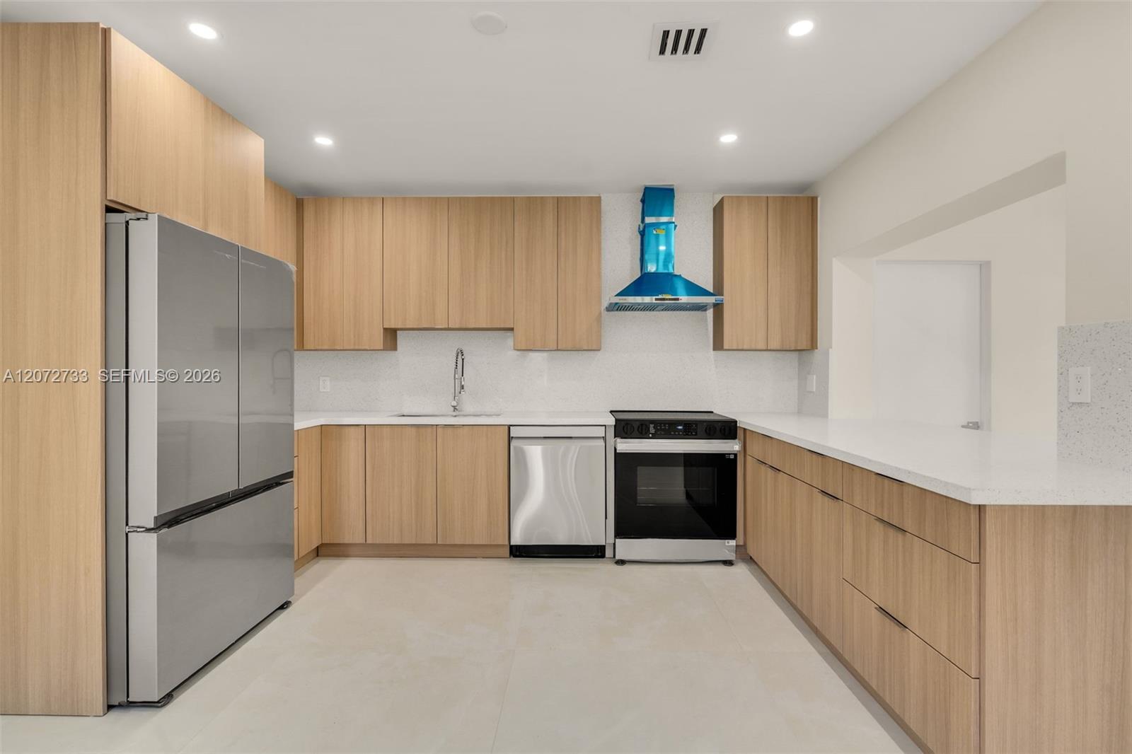 1514 NE 176th St, North Miami Beach FL 33162 photo 2
