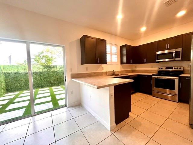 2606 SE 13th St, Homestead FL 33035 photo 2