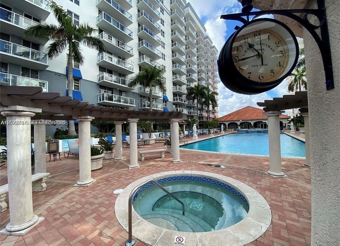 5085 NW 7th St # 512, Miami FL 33126