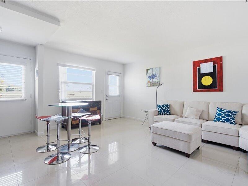 525 Meridian Avenue # 305, Miami Beach FL 33139 photo 2