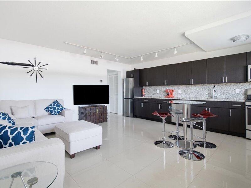 525 Meridian Avenue # 305, Miami Beach FL 33139 photo 3