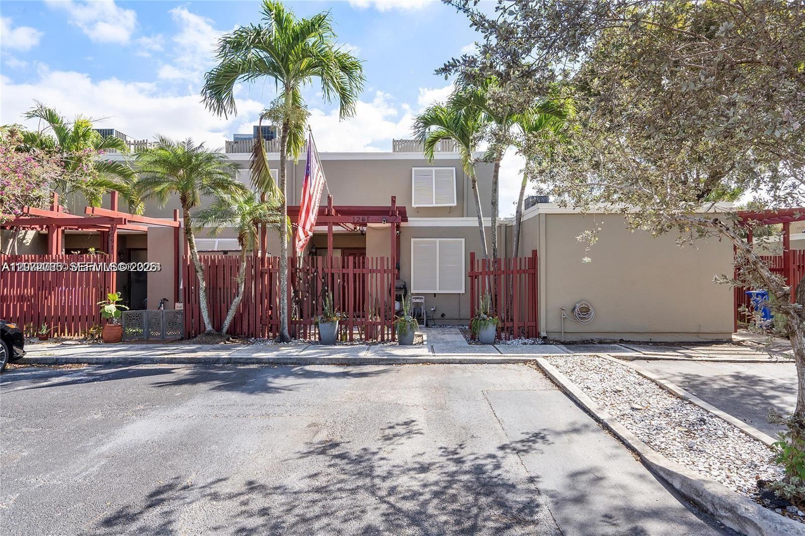 1281 W Fairway Rd # 1281, Pembroke Pines FL 33026