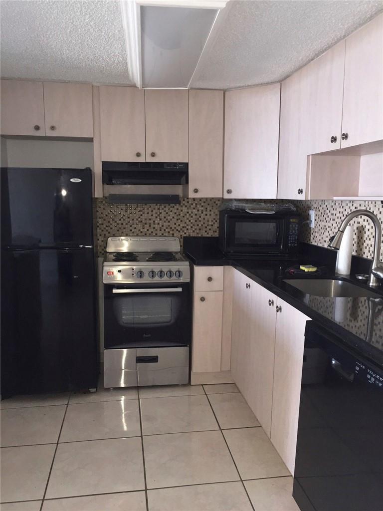 300 OREGON Street # 303, Hollywood FL 33019 photo 2