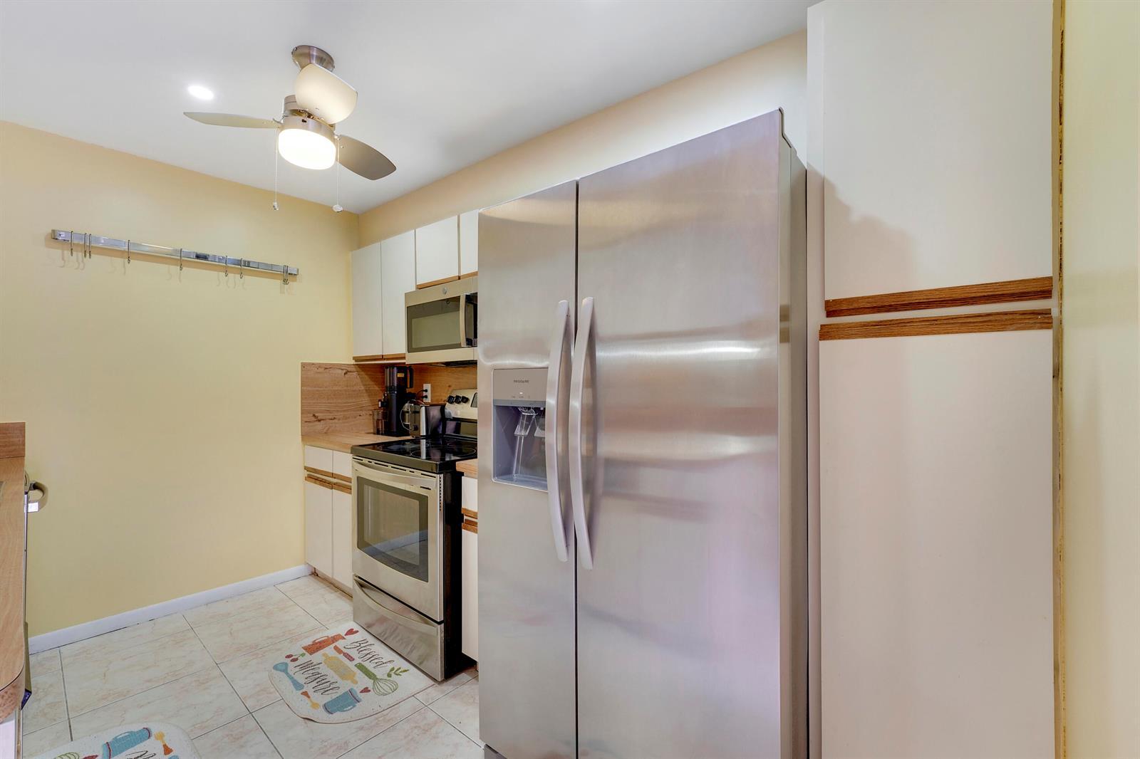 8389 N Coral Circle, North Lauderdale FL 33068 photo 4