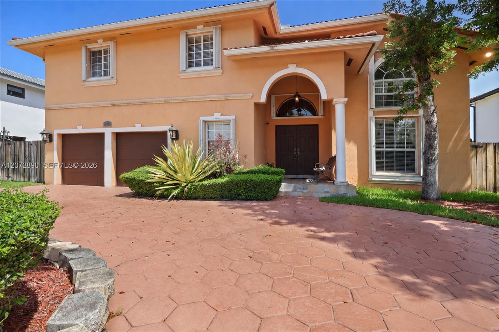 15867 SW 44th St, Miami FL 33185 photo 2