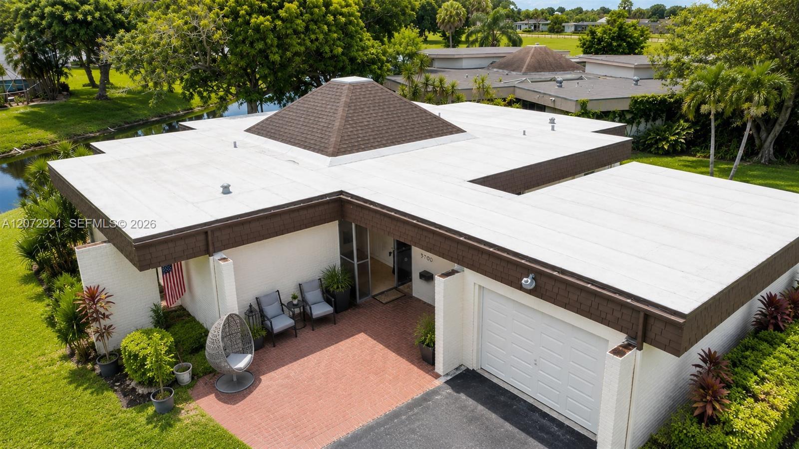 5700 White Hickory Cir, Tamarac FL 33319 photo 3