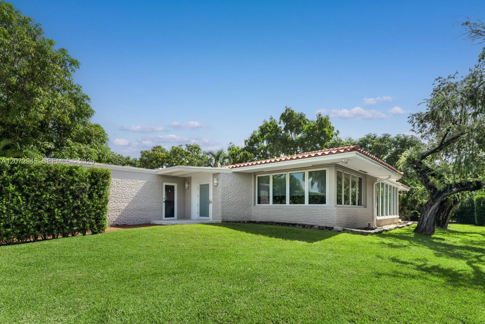 8901 Hawthorne Ave, Surfside FL 33154 photo 2