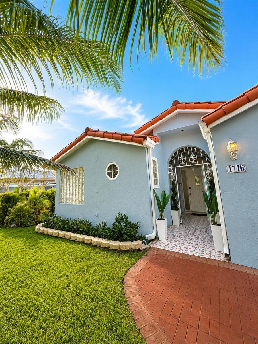 1716 Pierce Drive, FL 33460 photo 2