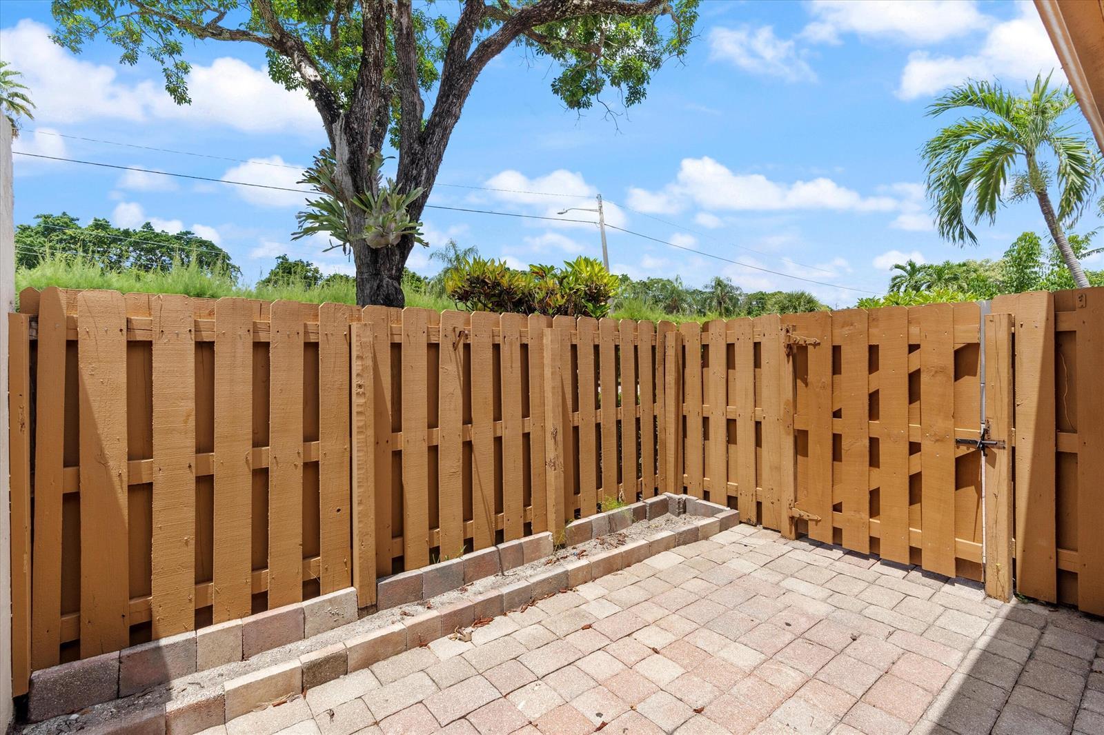 2035 SW 24TH Circle, Boynton Beach FL 33426 photo 2
