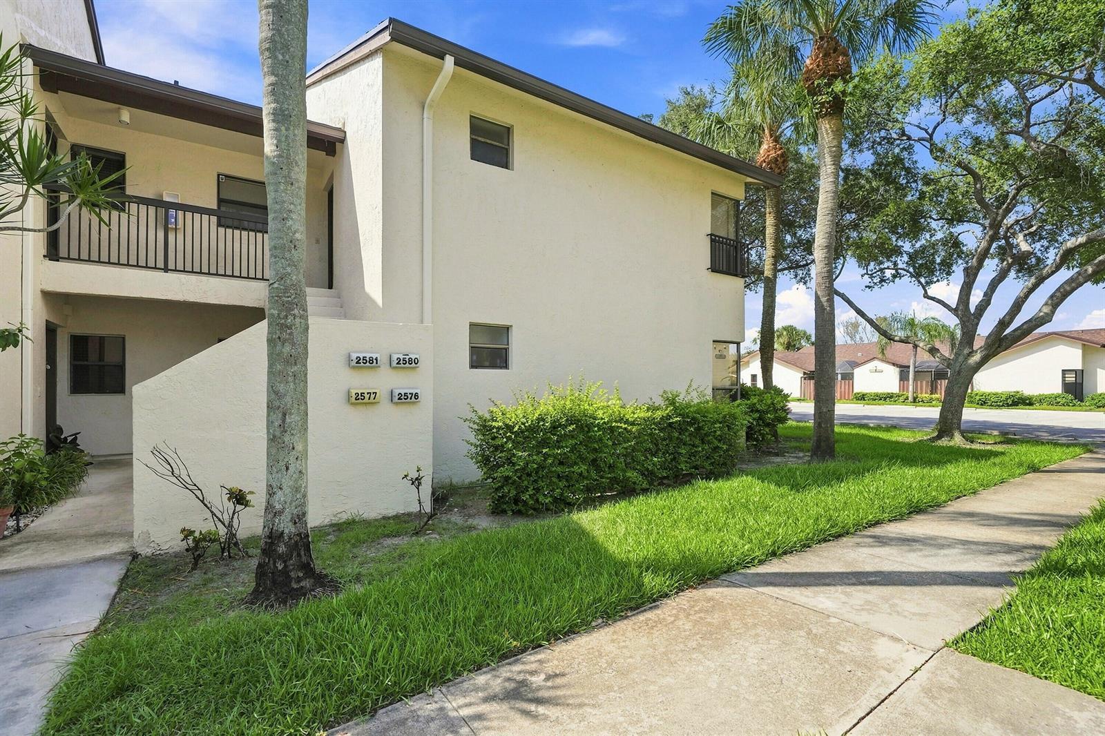 2581 Carambola Circle N, Coconut Creek FL 33066 photo 2