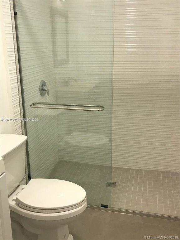 2600 NE 205th St # 2, Miami FL 33180 photo 2