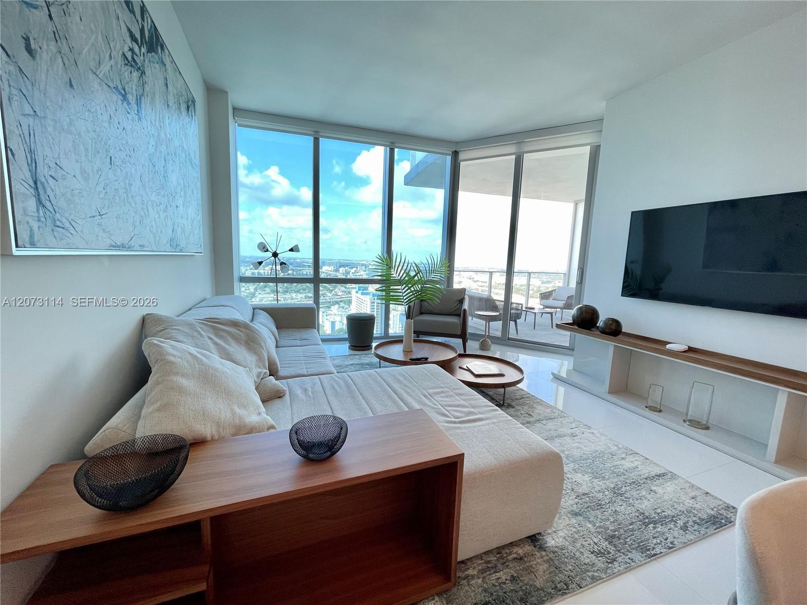 851 NE 1st Ave # 3606, Miami FL 33132 photo 4
