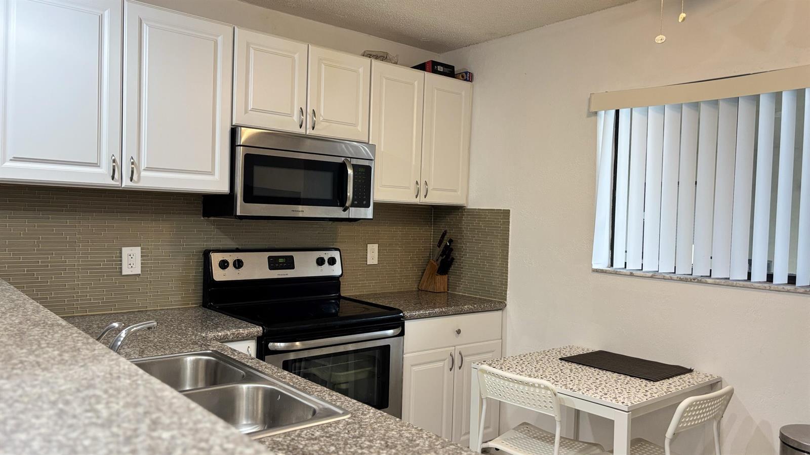 5130 Las Verdes Circle Apt 313, Delray Beach FL 33484 photo 4