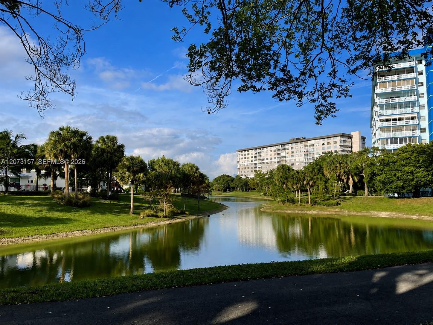 3800 Hillcrest Dr # 315, Hollywood FL 33021 photo 2