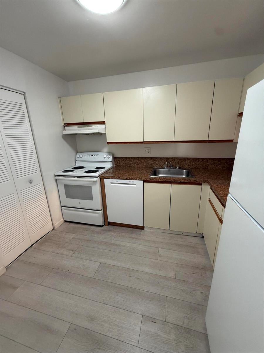 7925 S COLONY Circle S # 206, Tamarac FL 33321 photo 2