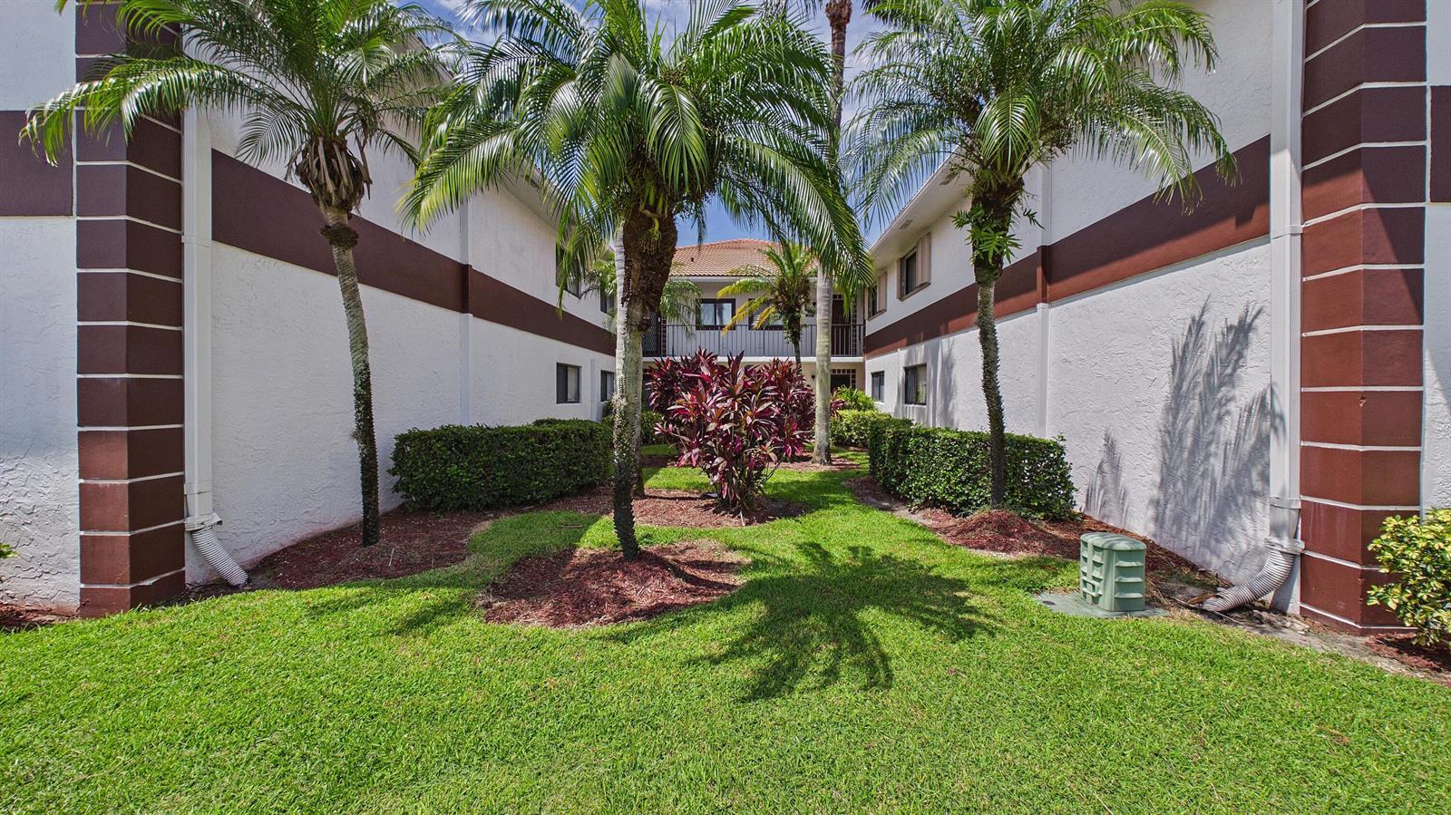 15451 PEMBRIDGE Drive # 203, Delray Beach FL 33484 photo 3