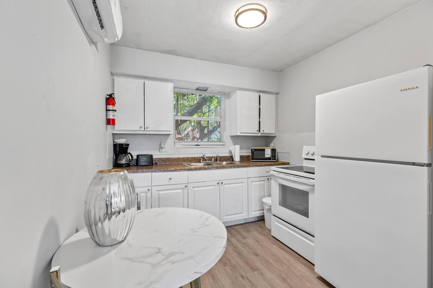 1826 Sherman Street APT 8, Hollywood FL 33020 photo 4