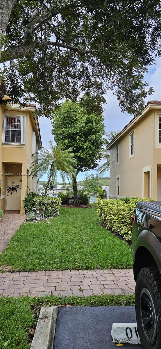 4135 Crystal Lake Dr, Deerfield Beach FL 33064 photo 2