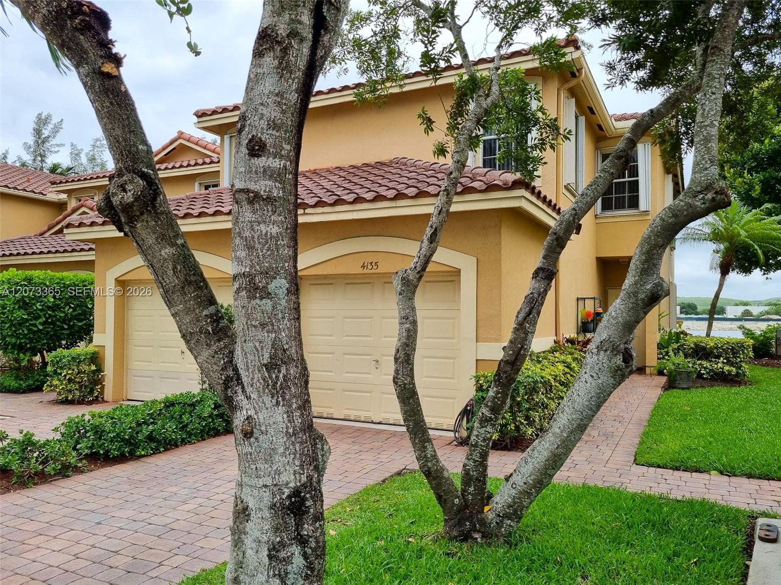 4135 Crystal Lake Dr, Deerfield Beach FL 33064