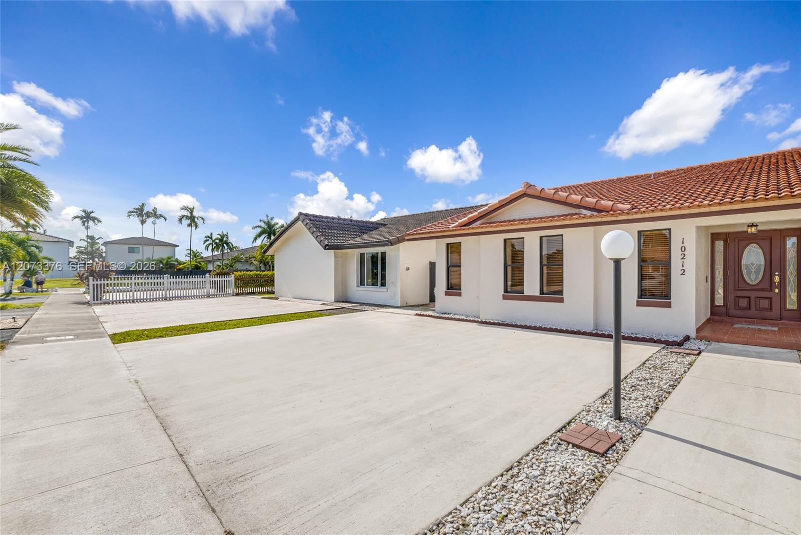 10212 NW 129th St, Hialeah Gardens FL 33018 photo 4