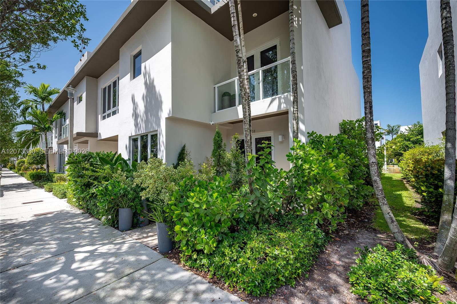 6428 NW 104th Ct, Doral FL 33178 photo 2