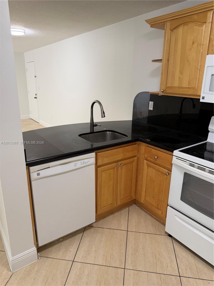 210 SW 11th St # 204, Miami FL 33130 photo 5