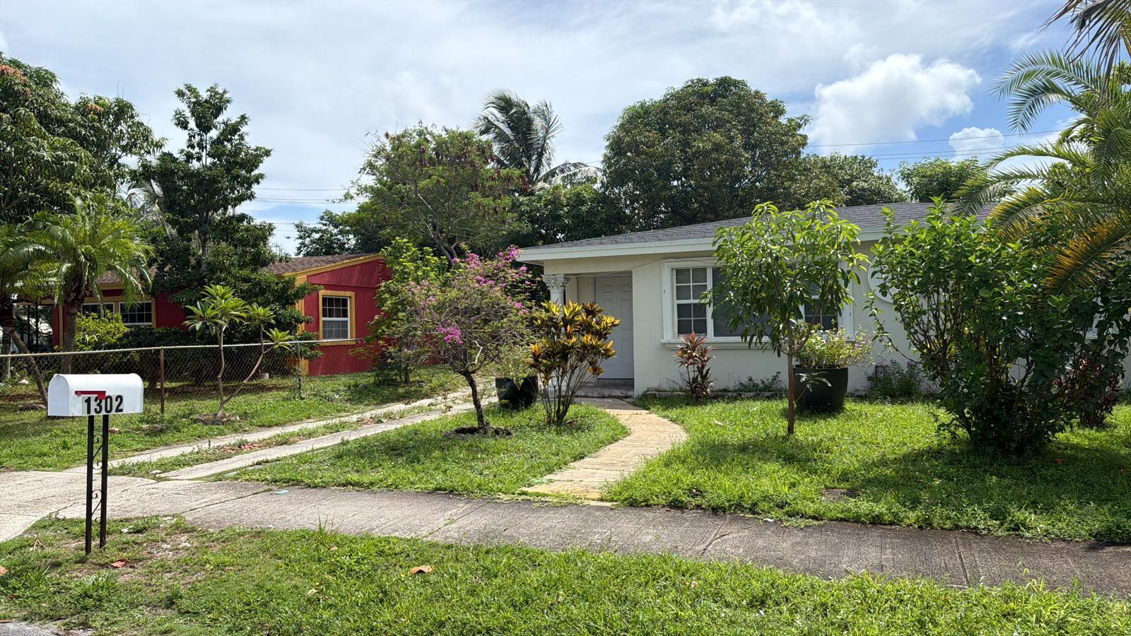 1302 S H Street, FL 33460 photo 2