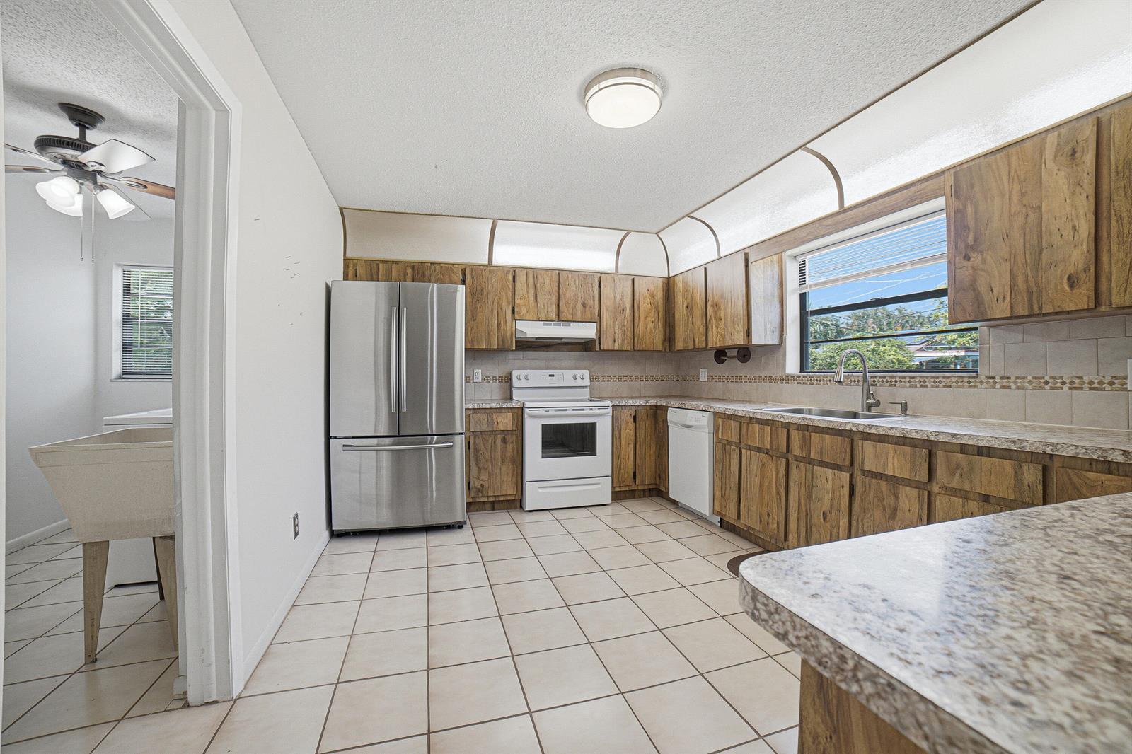 4340 SW 74th Avenue, Davie FL 33314 photo 5